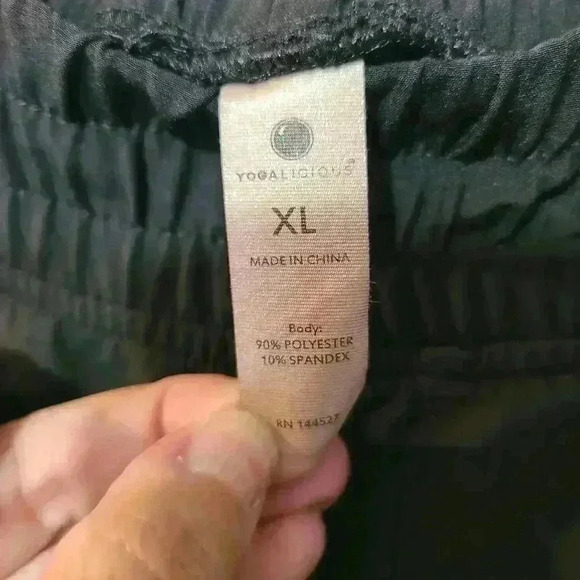 Yogaliscious Black Nylon Joggers Patch Pockets Elastic Waist Sz XL - Picture 8 of 9